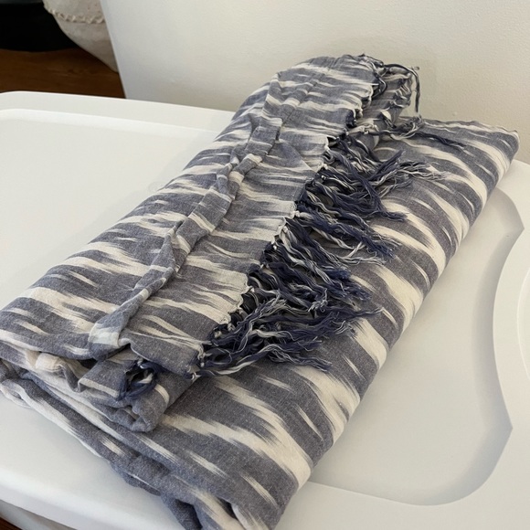 Towel with fringe - Picture 2 of 8